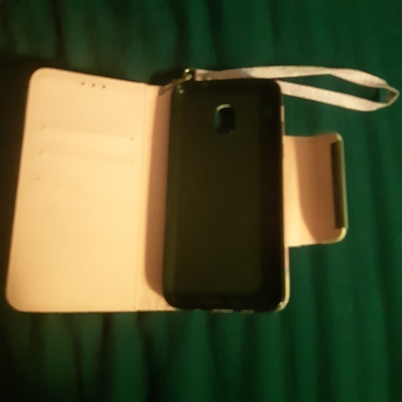 SAMSUNG phone case - Picture 2 of 7